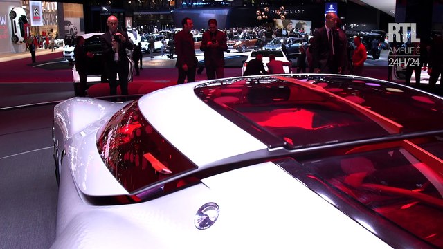 La Renault TreZor, un concept-car futuriste du Mondial de l'Automobile