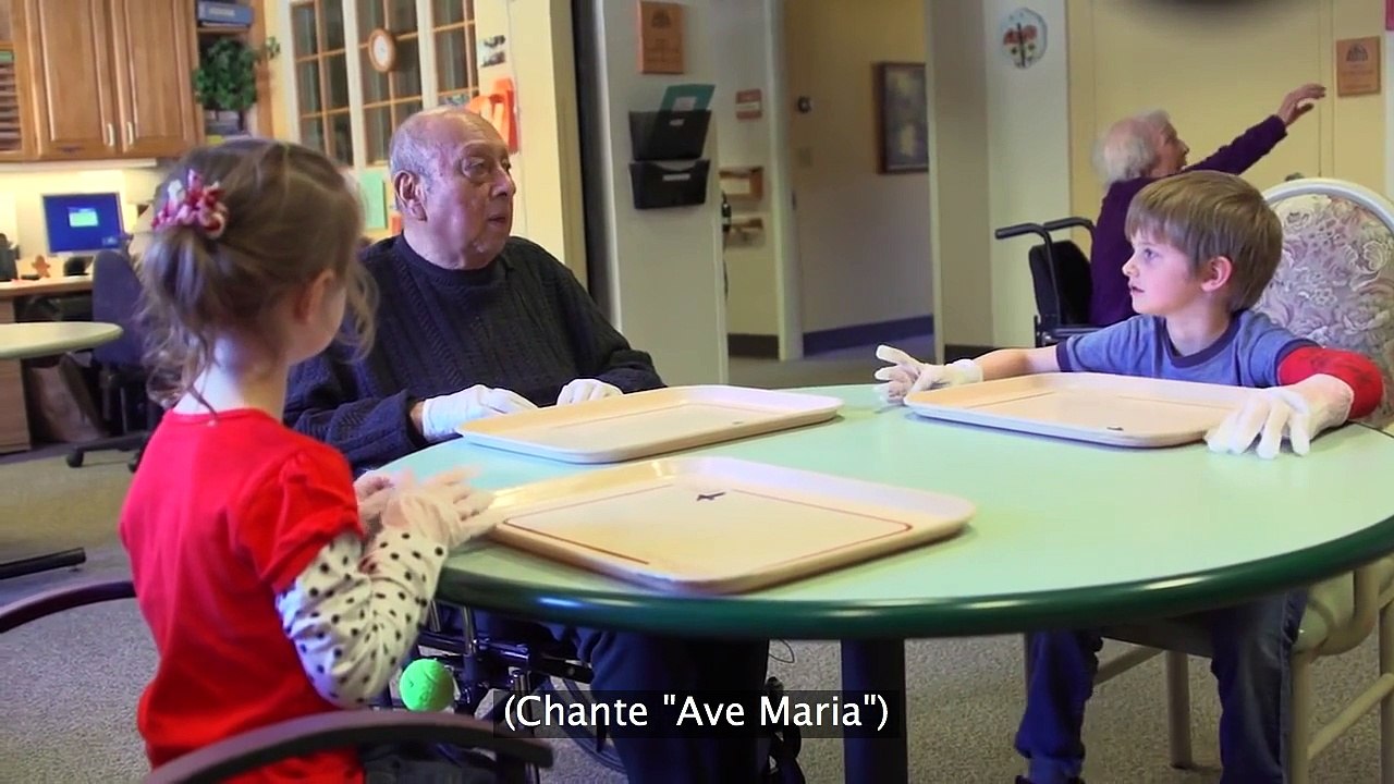 Une maternelle dans une maison retraite ? Une idée géniale !