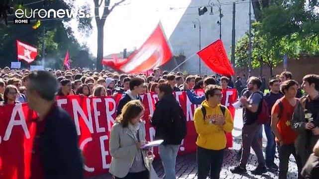 Scuola, la protesta degli studenti: La buona scuola di Renzi è un fallimento