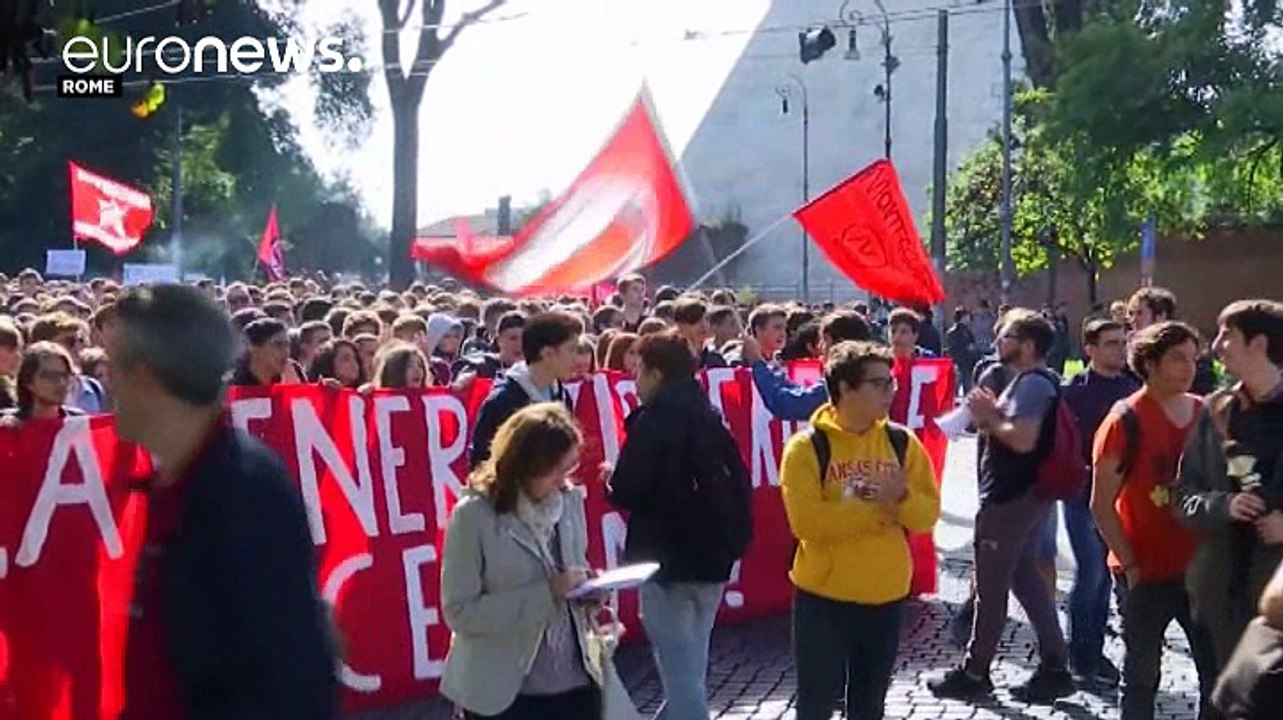 Scuola, la protesta degli studenti: "La buona scuola di Renzi è un fallimento"