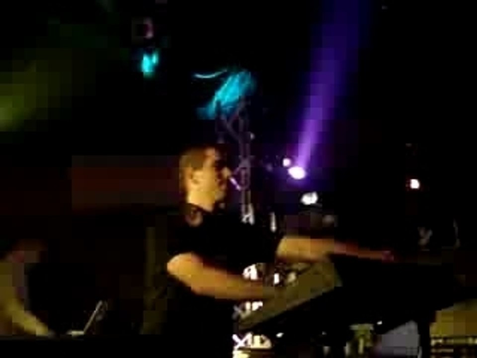 Paul van Dyk & Giuseppe Ottaviani - Far Away (G.Ottaviani Li