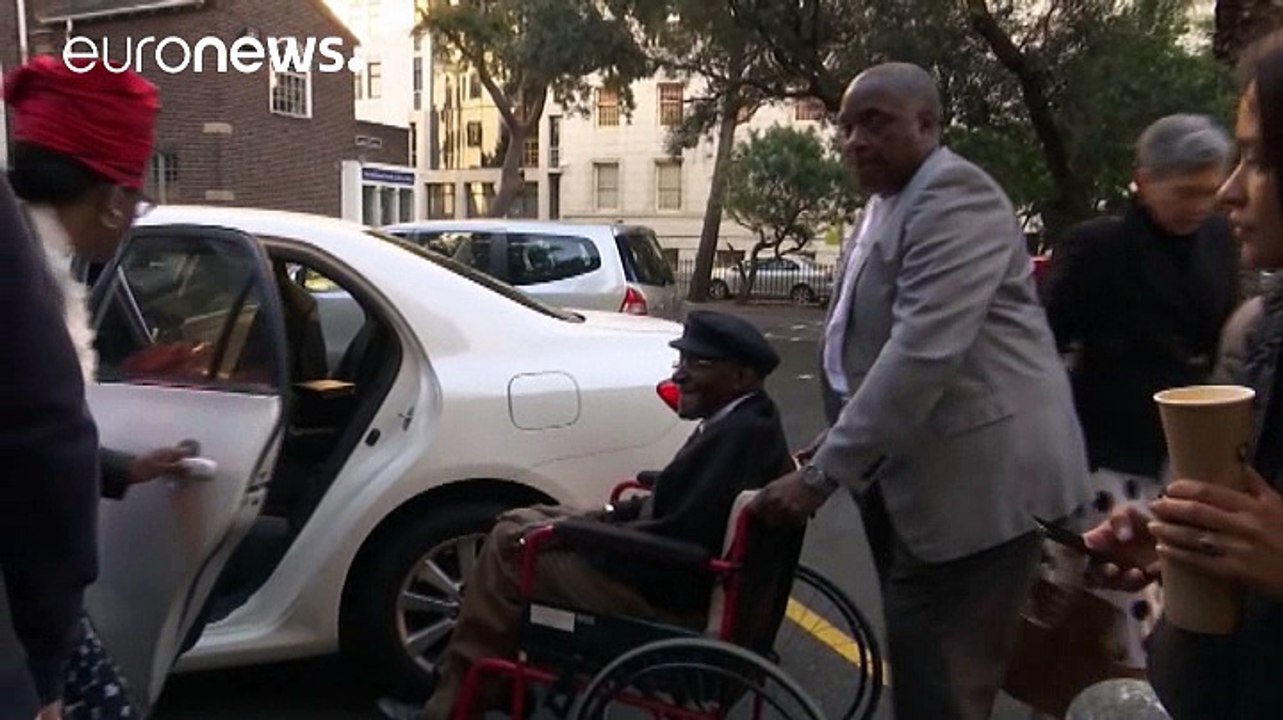 Desmond Tutu defiende su derecho a morir dignamente