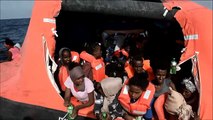 Des migrants bravent l'océan pour l'Europe