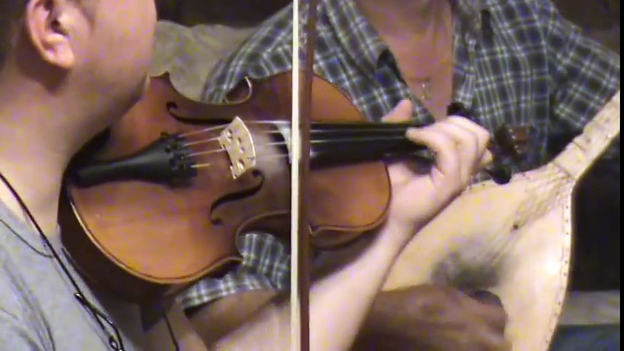 SLAVEN I MACAK - kucu gradim a tuga me prati...