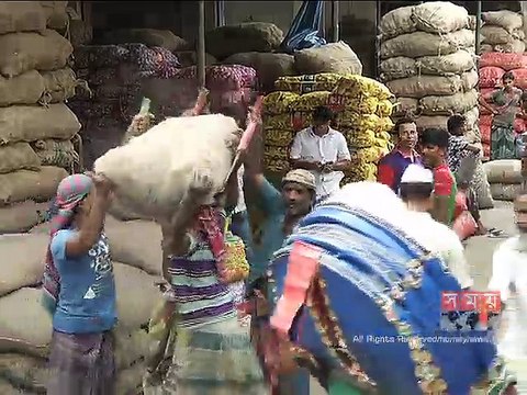 পাইকারি বাজারে বেড়েছে ভারতীয় পেঁয়াজের দাম