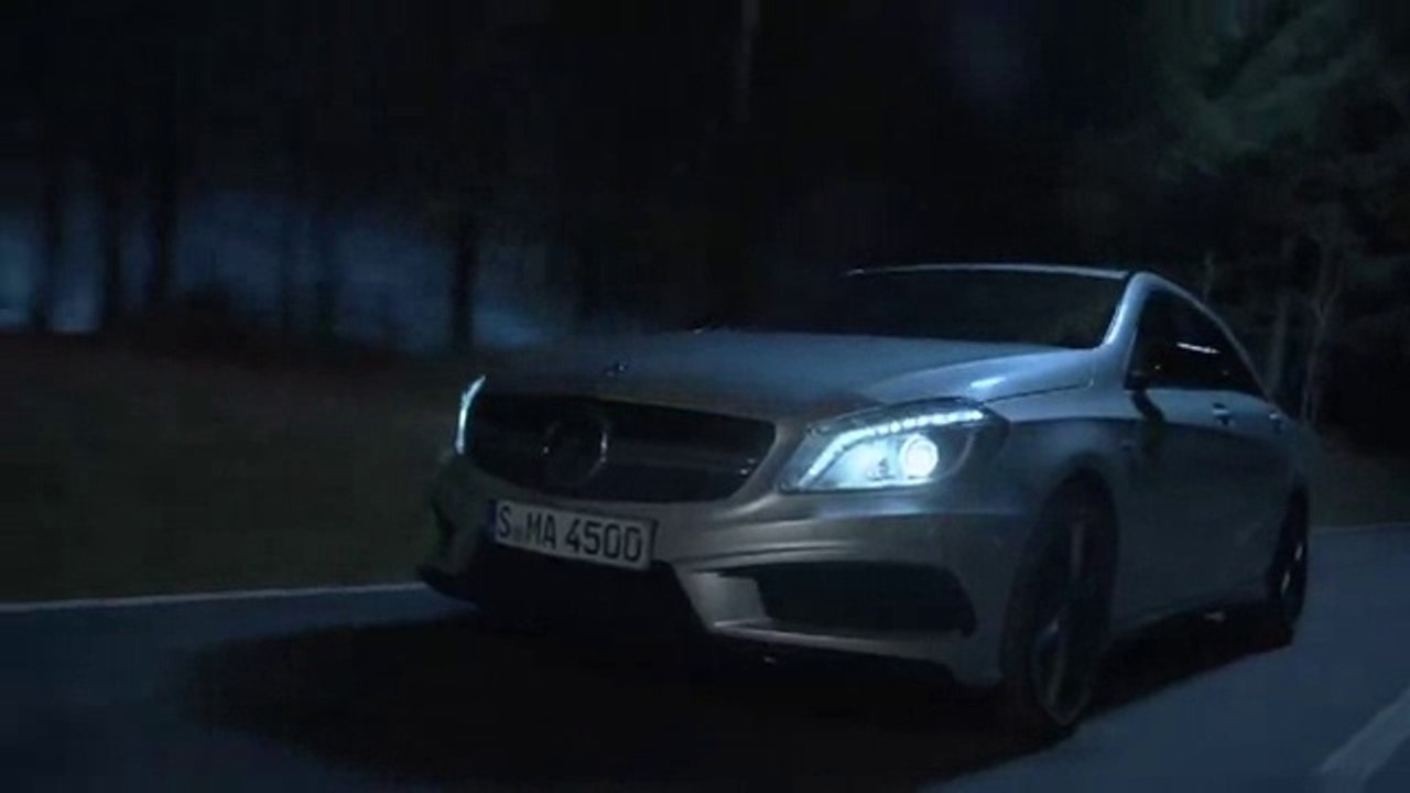 mercedes-benz classe A 45 AMG spot con lewis hamilton e nico rosberg (2013)