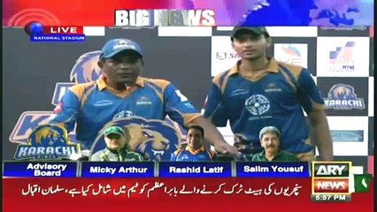 Rashid Latif expressing his views at National Stadium Karachi 2016