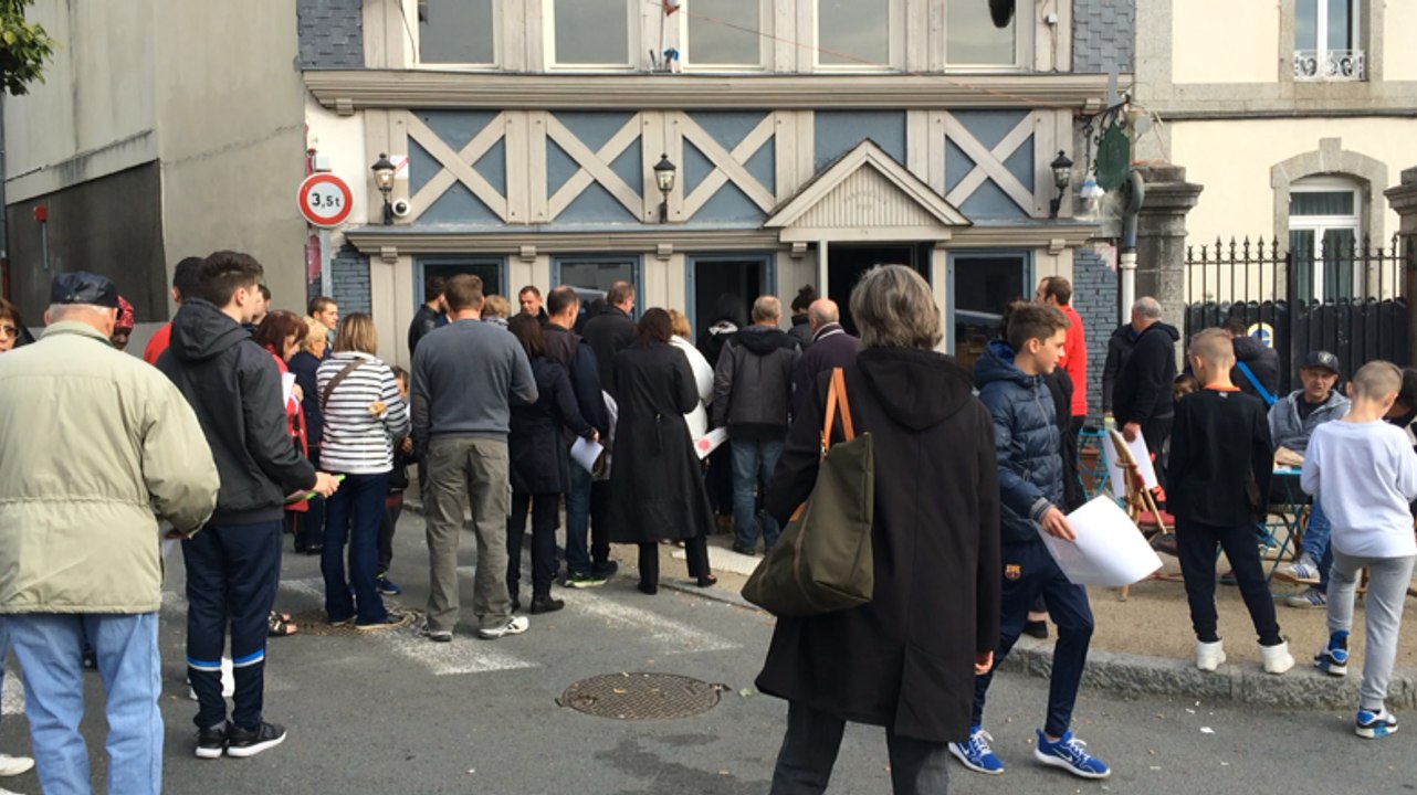 Séance de dédicace de joueurs de l'En Avant