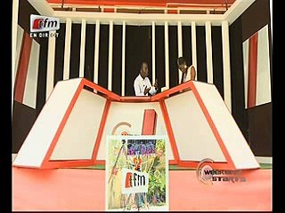 [Vidéo] Dj Boubs fait pleurer Dior, la chanteuse de la B.O de la série, « Un Café avec »