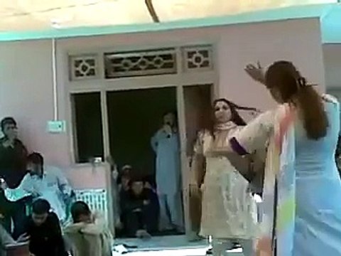 Peshawar pathan girls mast dance in wedding on pashto song