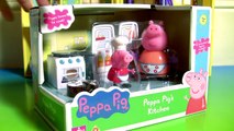 Chef Peppa Pig Cooking and Baking Cakes in Peppa Pig Microwave Oven Toy Play Doh Food Toys Surprise