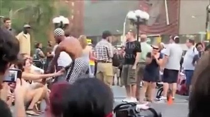 ‪Flexing It Lol BEST Street dancer ever