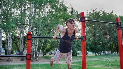 Дельфинчик на турнике. Обучалка по Workout 11