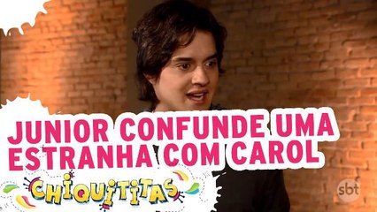 Junior confunde uma estranha com Carol