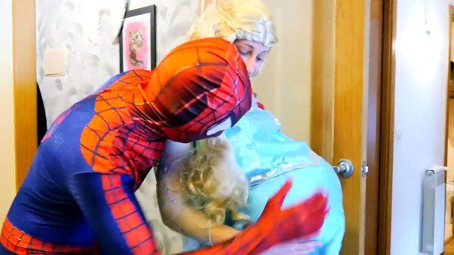 SPIDERMAN Becomes Vampire w/ Frozen Elsa ft Pink Spidergirl in Real Life! Fun Superhero Snow White