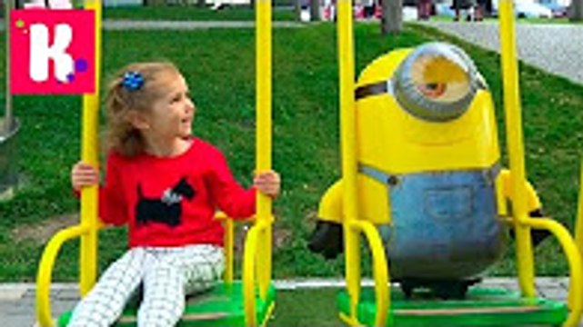 Девочка Мисс Катя Миньоны на прогулке и подушка пердушка Прикол Катя гуляет с миньоном на детской площадке и в кафе