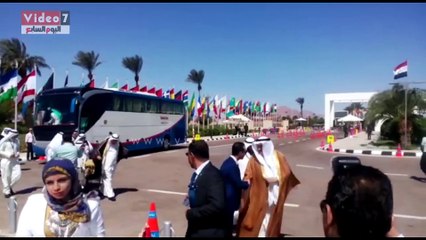 بالفيديو.... نواب ومسئولو الكويت أول وفد عربى كامل يصل مقر احتفال البرلمان