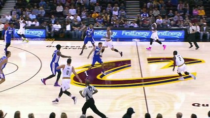 Kyrie Irving fait danser Dario Saric avant de rentrer un tir