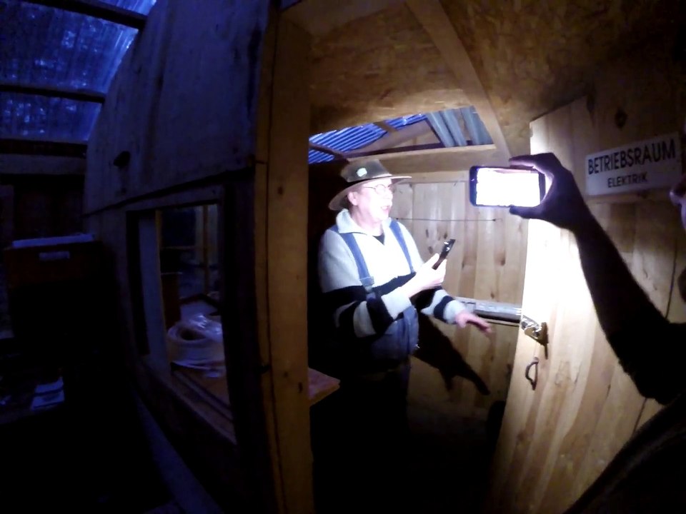 Newtopia Vaddi macht ne Führung durch die Werkstatt   Youtopia Rundgang