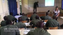 Un Chasseur Ardennais forme des officiers maliens