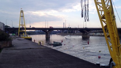 Chantier péniche coulée en Meuse à Sclessin