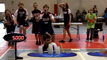 5 PERSONNES Avec Des PARTIES Du CORPS En Plus