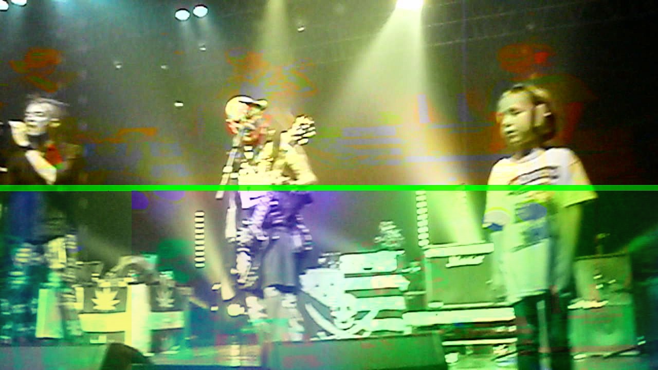 les ramoneurs de menhirs  et émilie a l 'usine d'istres le 07-10-16 "vive le feu"