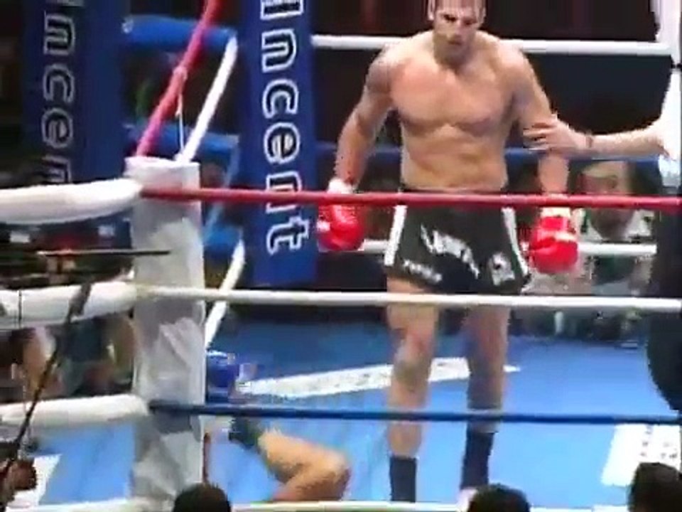 ・・ちょｗｗこれ見てみｗｗ凄過ぎる！K 1 GP KO／ダウンシーン60連発!!　 黄金期編・・格闘技・・