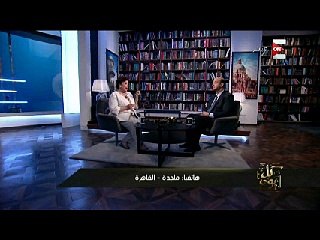 موقف كوميدي لعمرو أديب مع متصلات يفتشن فى هواتف أزواجهن