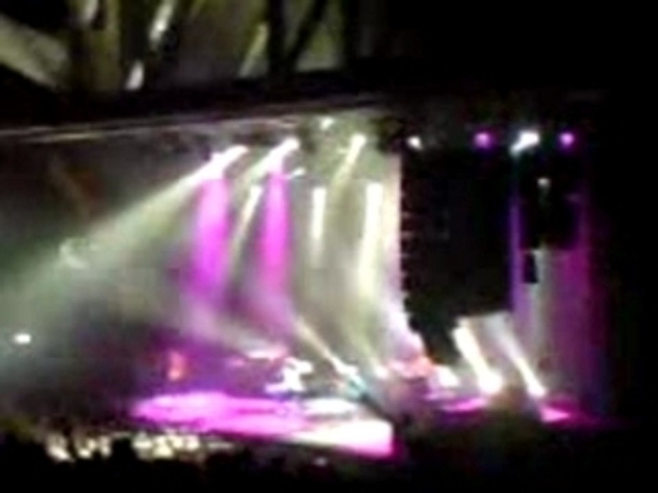 Mika - Stuck In The Middle