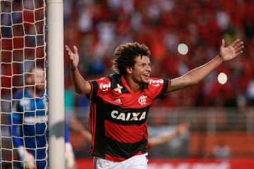 O cheirinho continua! Fla vence o Santa Cruz no Pacaembu e segue na cola do líder