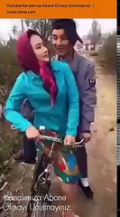 Bisiklet Sürerken Sevgilisini feci şekilde düşüren genç, Patlayan koltuk