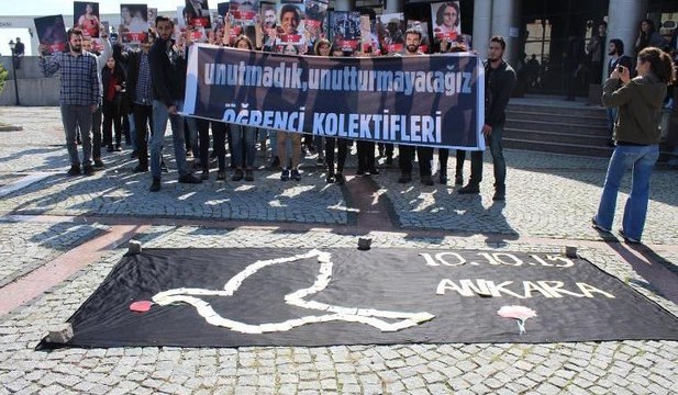 Kocaeli Üniversitesi öğrencileri Ankara Katliam'ında ölenleri andı