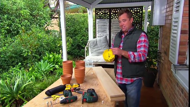 Besoin d'un peu d'intimité sur votre patio - Ce qu'il a fait avec des pots en terre cuite est épatant!