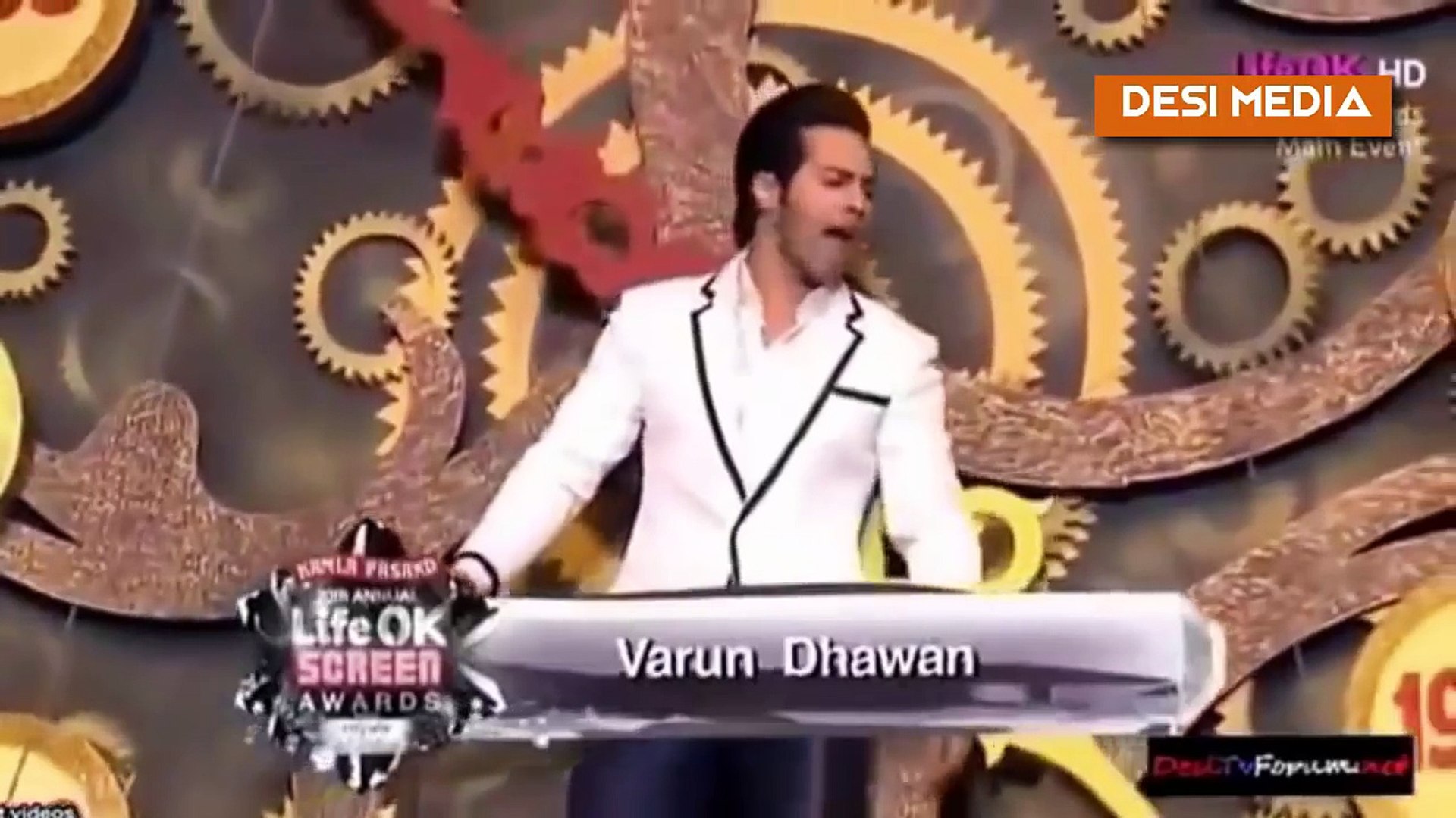 ⁣Kapil Sharma and Varun Dhawan Best Comedy Hosting Ever In Awards Show - YouTube