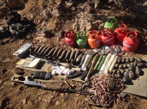 Hakkari Kovan Tepe'de Teröristlerin Cephaneliği Bulundu