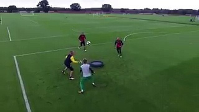 Buzz : l'entraînement étonnant des gardiens de Norwich City