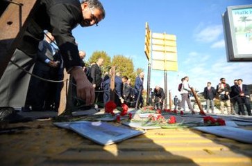 Ankara Valisi Topaca ve Beraberindeki Heyet, Tren Garı Önündeki Anmaya Katıldı