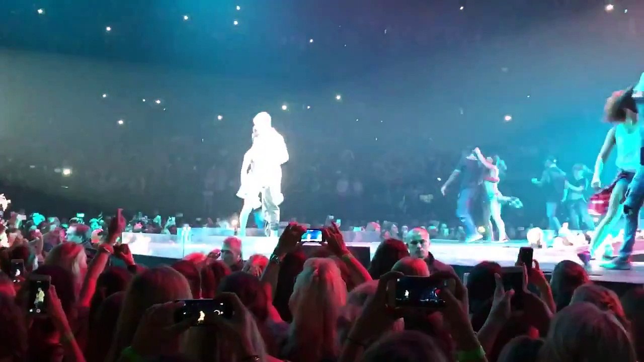 Justin Bieber - What Do You Mean__Baby(LIVE Purpose World Tour @Belgium, Oct 06)