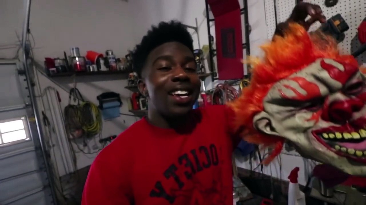 KILLER CLOWN PRANK ON MOM!