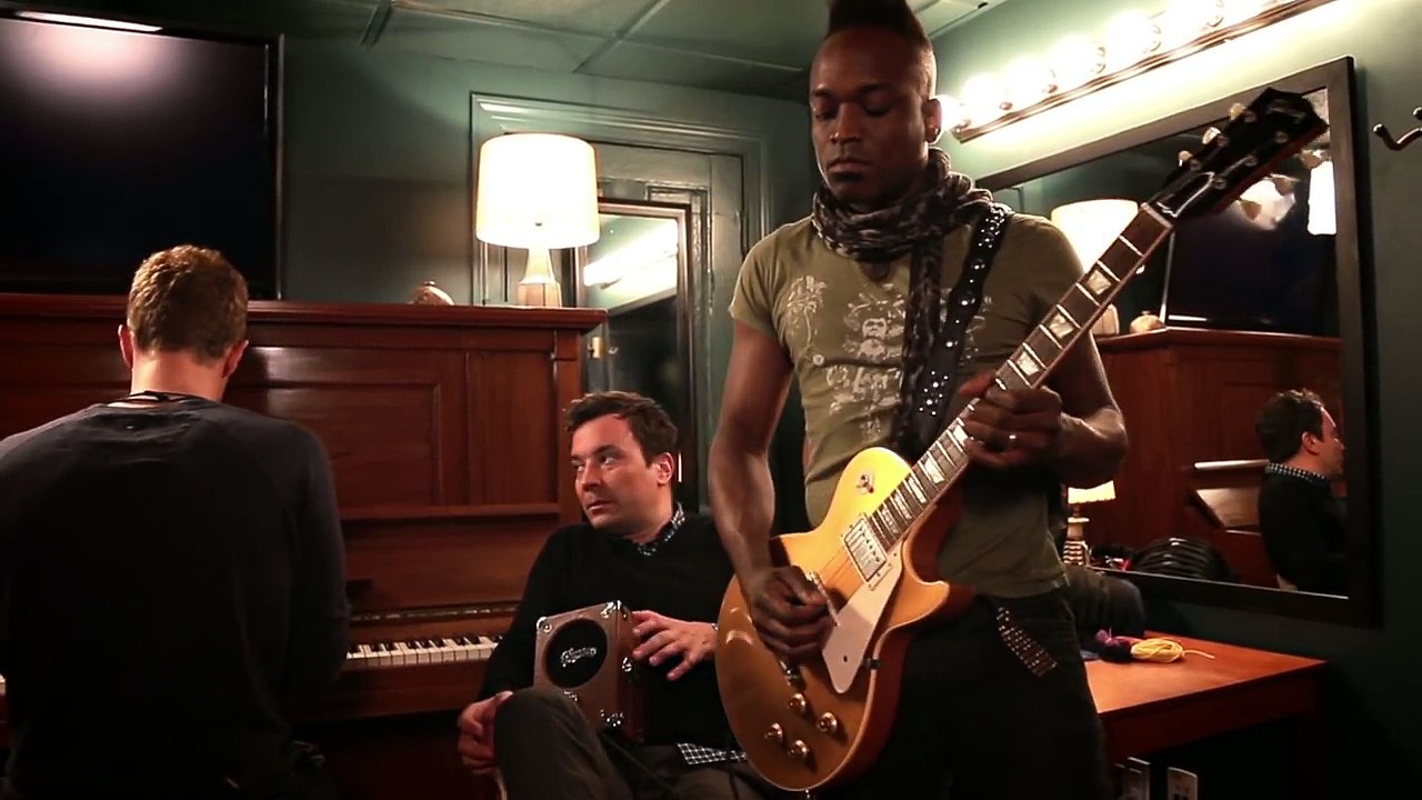 Jimmy Fallon & Chris Martin Sing David Bowie's "Life On Mars?"