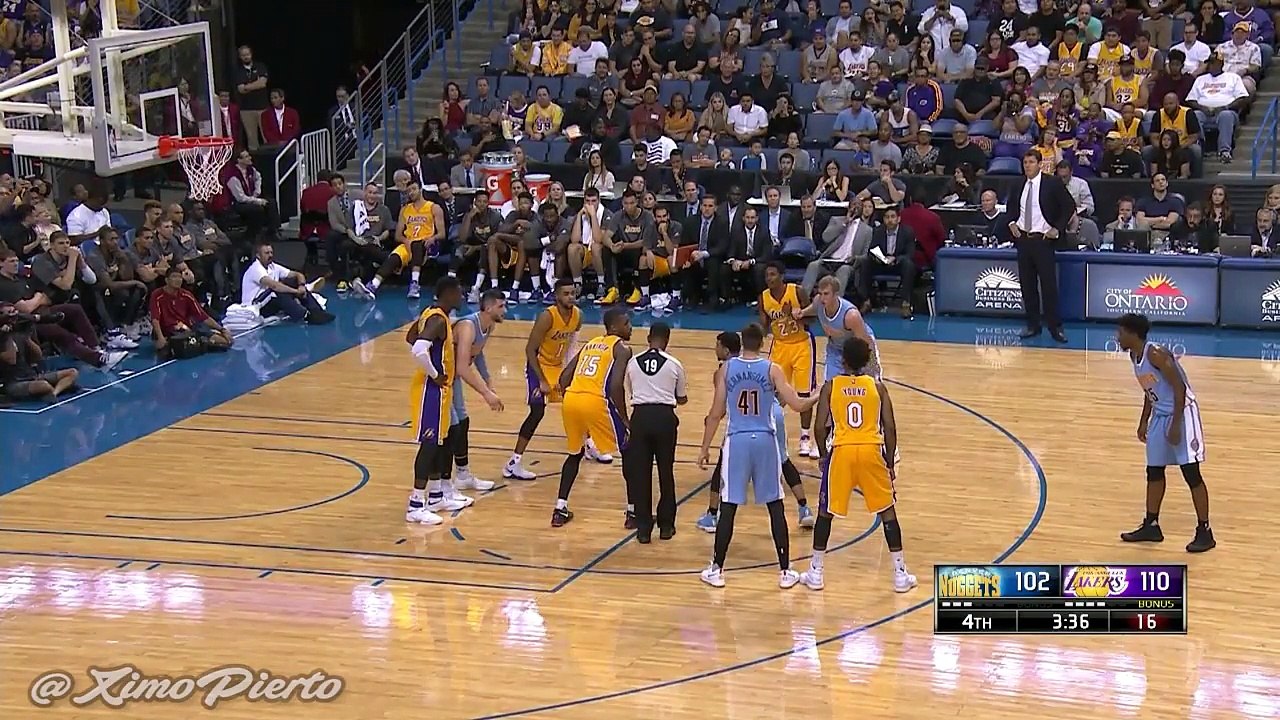 un grand moment de solitude  pour D'Angelo Russell