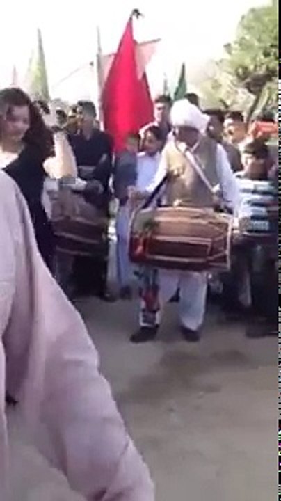 ڈھول پہ لڑکی کا بھنگرا
