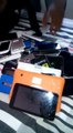 Homem ostenta celulares furtados em vídeo