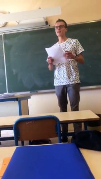 Cet élève fait un discours génial à la François Hollande pour les élections des délégués de classe