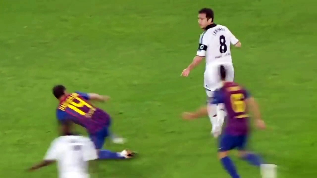 Incredible chip goal by Ramires against FC Barcelona