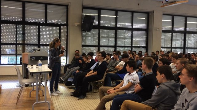 Cette mère qui parle du harcèlement aux lycéens