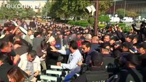 Ankara, un anno dopo l'attentato della stazione, polizia usa la forza contro i manifestanti