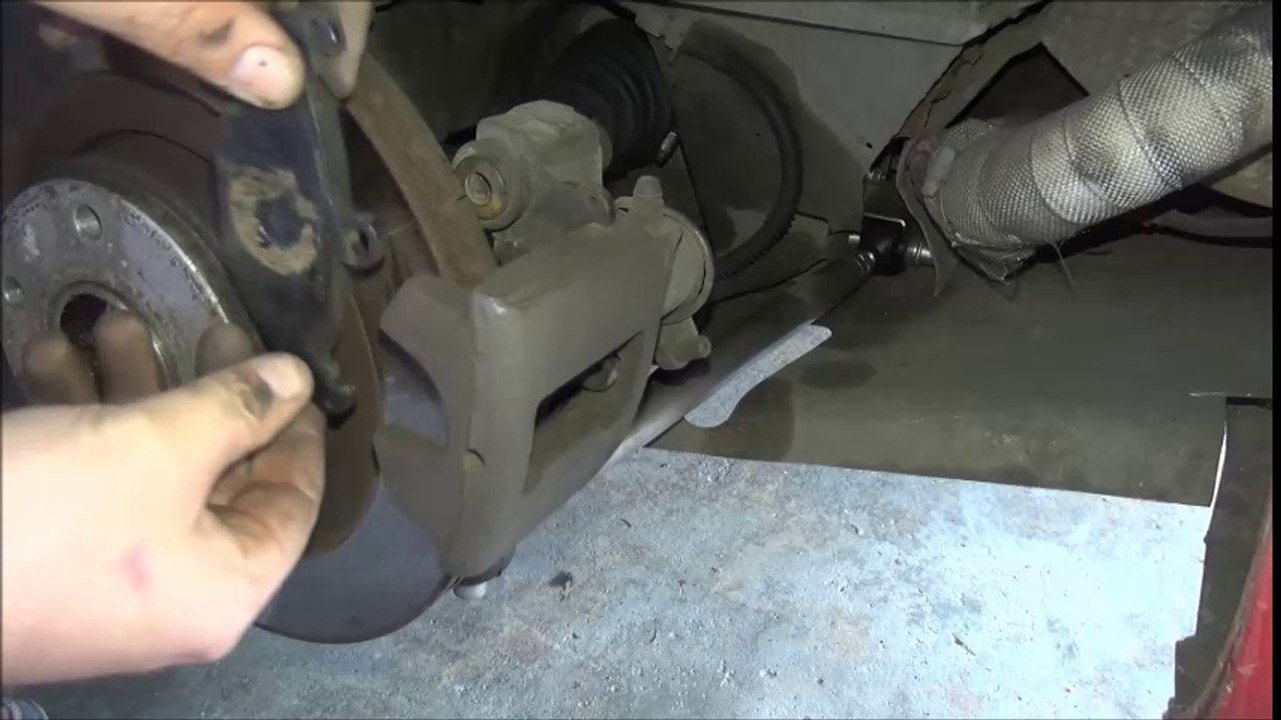 Bremsbeläge an der Hinterachse wechseln