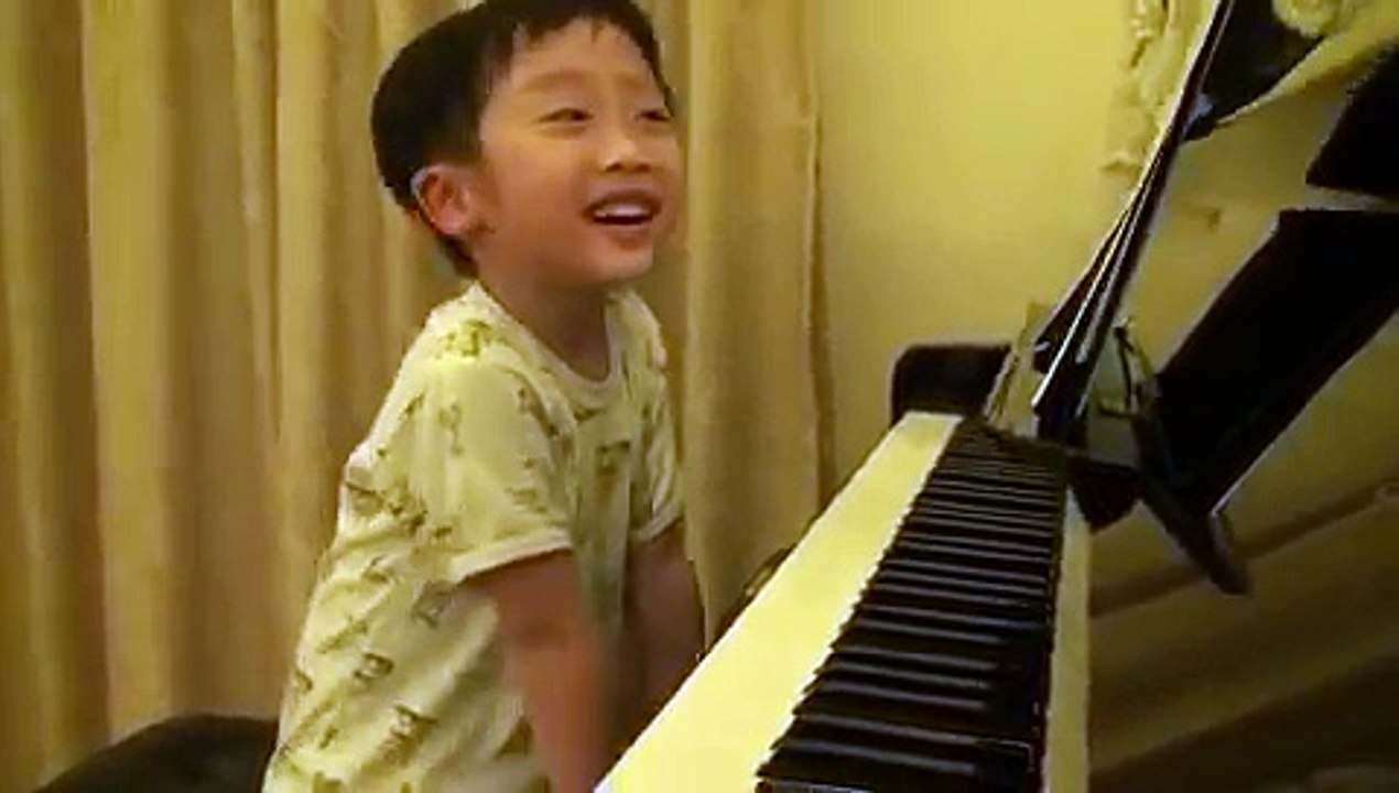 Heu ... il joue bien ... heu ... il a 5 ans ... heu ... WTF !